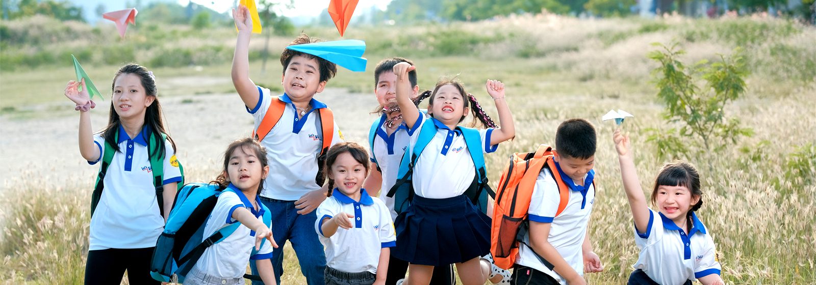 Học viên Let's Start Center trong một hoạt động ngoại khoá